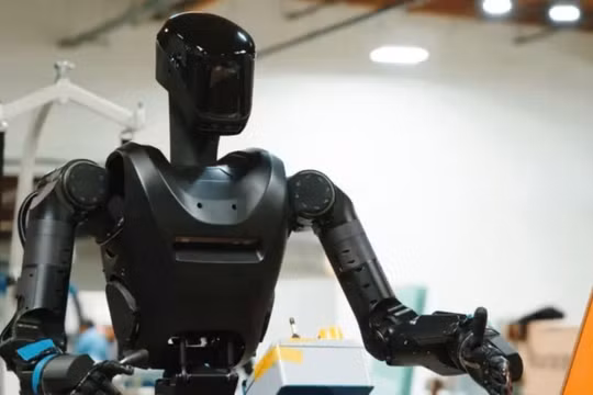 Robot hình người Phantom Mk-I hiện đang được thử nghiệm tại các nhà máy và xưởng đóng tàu ở nhiều nơi. Ảnh: IE.