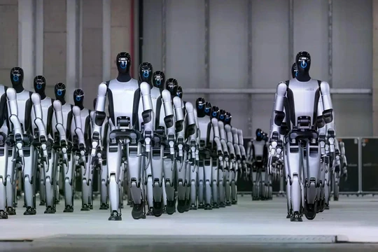 Mẫu robot hình người tiên tiến Walker S2 của hãng UBTech. Ảnh: IE.