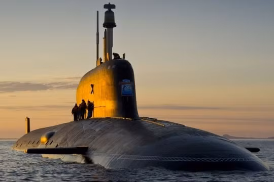 Tàu ngầm tấn công chạy bằng năng lượng hạt nhân lớp Yasen của Hải quân Nga. Ảnh: MW.