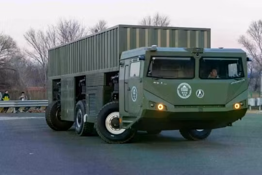 Nguyên mẫu xe hạng nặng chạy điện dạng mô-đun của Trung Quốc. Ảnh: IE.