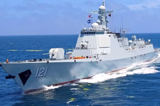 Tàu khu trục lớp Type 052D của Trung Quốc. Ảnh: MW.