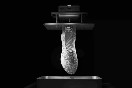 Giày dép in 3D chiếm 60% tổng doanh thu của PollyPolymer. Ảnh: SCMP.