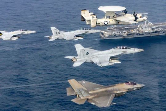 Tàu sân bay lớp Nimitz USS Abraham Lincoln. Ảnh: Getty.