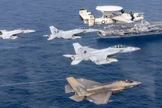 Tàu sân bay lớp Nimitz USS Abraham Lincoln. Ảnh: Getty.