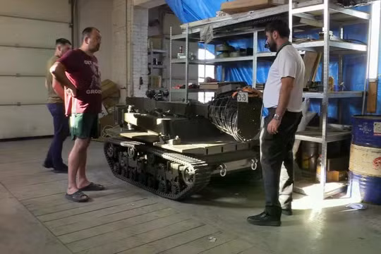 Murakha (có nghĩa là kiến ​​trong tiếng Ukraine) là một robot mặt đất được sử dụng để vận chuyển hàng hóa và thực hiện các nhiệm vụ cứu hộ. Ảnh: AJ.
