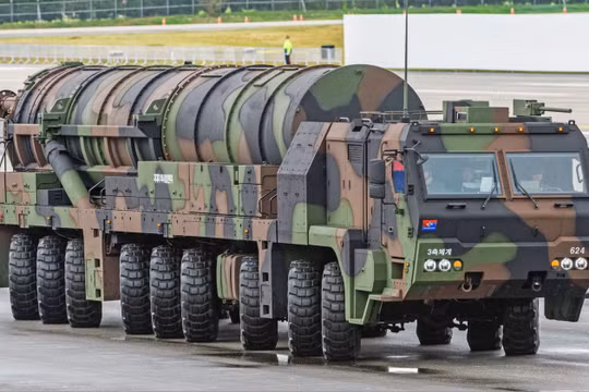 Tên lửa đạn đạo Hyunmoo-5 của Hàn Quốc. Ảnh: MW.