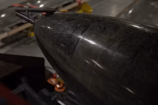 Một tên lửa hành trình Flamingo tại một nhà máy sản xuất vũ khí ở Ukraine. Ảnh: WSJ.