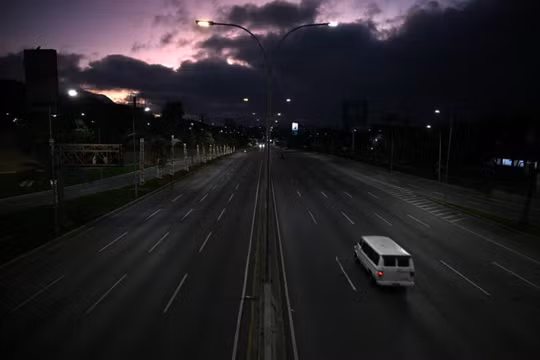 Cảnh đường phố vắng vẻ ở Caracas, ngày 4/1, một ngày sau khi Tổng thống Venezuela Nicolas Maduro bị bắt giữ trong một cuộc tấn công của Mỹ. Ảnh: AFP.