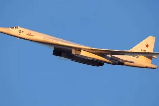 Máy bay ném bom chiến lược Tu-160. Ảnh: MW.