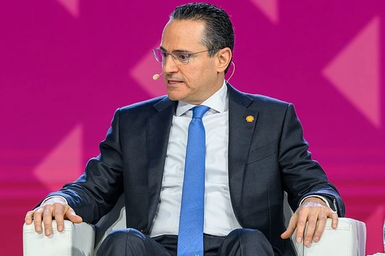 Giám đốc điều hành Shell, ông Wael Sawan, phát biểu tại một hội nghị năng lượng ở Qatar vào tháng 2. Ảnh: Getty.