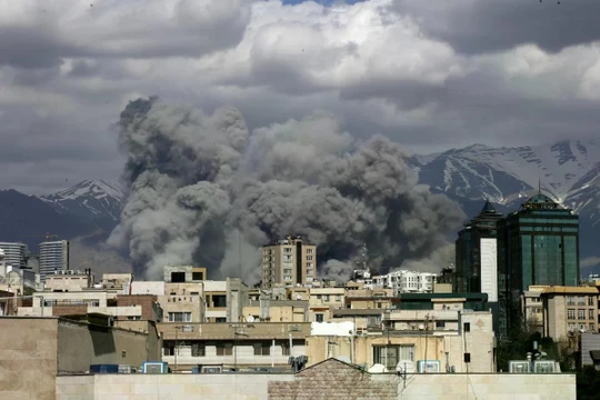 Lầu Năm Góc đang xây dựng kế hoạch mang tên "đòn đánh cuối cùng" đầy mạo hiểm và khó khả thi nhằm vào Iran. Ảnh: Reuters.