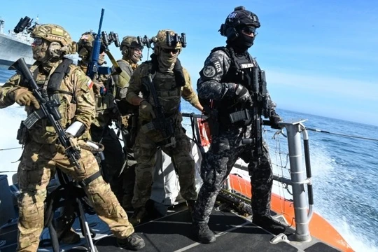 Đội phản ứng an ninh hàng hải thuộc Lực lượng bảo vệ bờ biển Mỹ. Ảnh: MW.