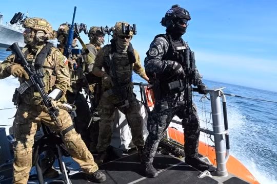 Đội phản ứng an ninh hàng hải thuộc Lực lượng bảo vệ bờ biển Mỹ. Ảnh: MW.