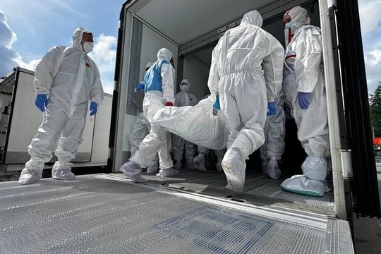 Hoạt động hồi hương thi thể các binh sĩ Ukraine và Nga thiệt mạng ngày 19/8/2025. Ảnh: Getty.