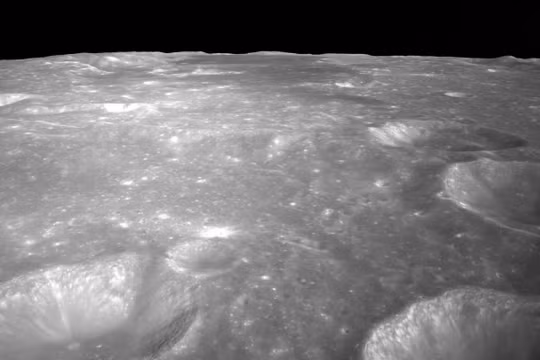 Hình ảnh bề mặt Mặt Trăng được chụp bởi tàu đổ bộ Chang’e-6. Ảnh: Xinhua.