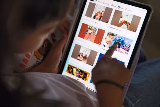 Theo luật định, trách nhiệm ngăn chặn trẻ em dưới 16 tuổi sử dụng mạng xã hội thuộc về các nền tảng truyền thông xã hội. Ảnh: Getty.