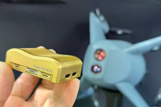 Mô-đun lái tự động Raptor Pilot AI Pro. Ảnh: IE.