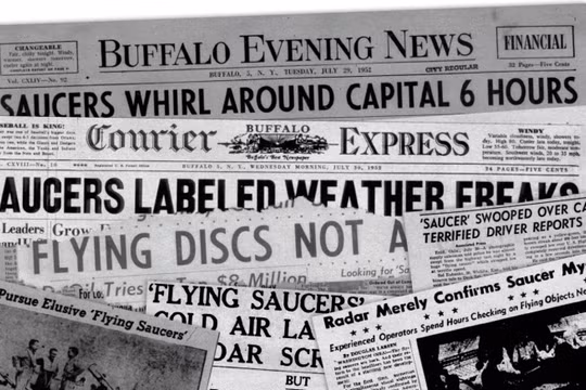 Hàng loạt bài báo đề cập tới UFO từng được đăng trên trang nhất các tờ báo thời bấy giờ. Ảnh: CNN.
