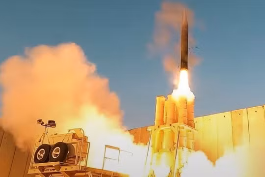 Cảnh phóng từ hệ thống tên lửa chống đạn đạo Arrow-3 của Israel. Ảnh: MW.