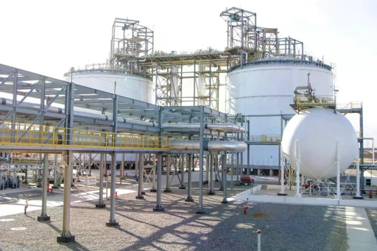 Tại sa mạc Gobi, ngoại ô Golmud, tỉnh Thanh Hải, một cơ sở đang sử dụng khí nén để lưu trữ năng lượng. Ảnh: SCMP.