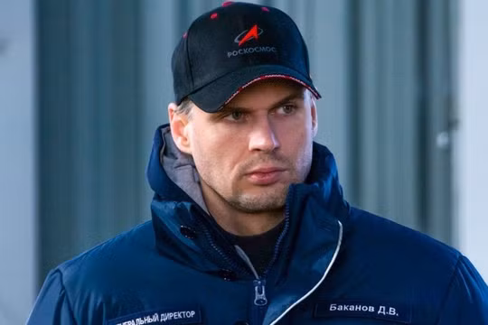 Giám đốc Roscosmos, ông Dmitry Bakanov, tham quan sân bay vũ trụ Vostochny ở Vùng Amur của Nga. Ảnh: RT.