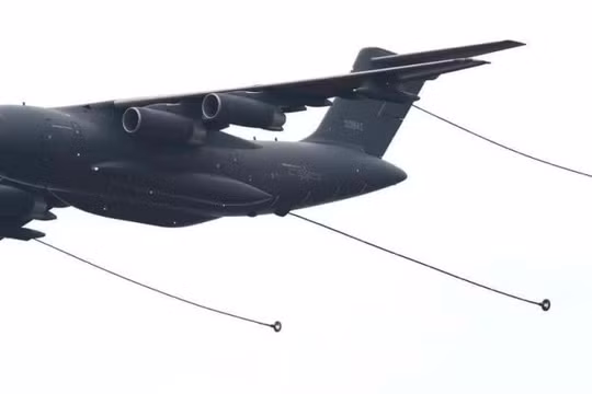 Máy bay tiếp dầu YY-20 của Trung Quốc. Ảnh: MW.