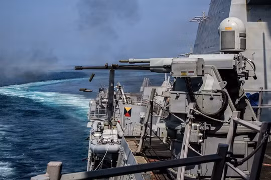 Tàu USS Frank E. Petersen Jr. (DDG-121) trong bức ảnh chụp ngày 27/2 trên Biển Ararb. Ảnh: CENTCOM.