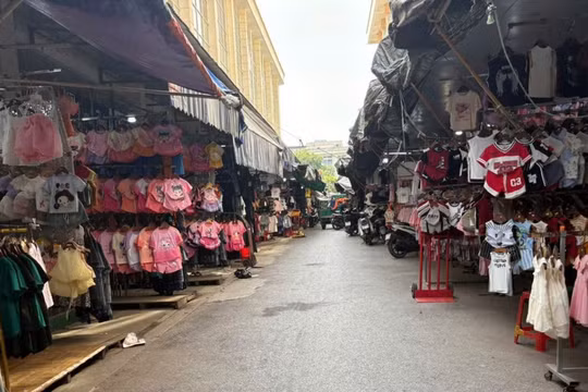 Sau thời gian đồng loạt đóng cửa, “thủ phủ thời trang” Ninh Hiệp bây giờ ra sao?