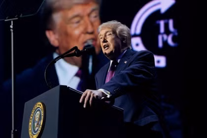 Tổng thống Mỹ Donald Trump phát động tấn công Iran mà không tham vấn ý kiến các đồng minh. Ảnh: Guancha.