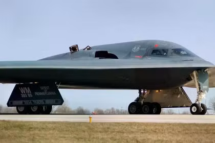 Công ty Jingan Technology dùng nền tảng AI "Jingqi" thu được tín hiệu và dựng lại hành trình tấn công Iran của các máy bay ném bom chiến lược B-2A Mỹ. Ảnh: QQnews.