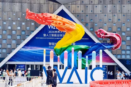Khu triển lãm WAIC rộng hơn 100 nghìn mét vuông, hơn 1.100 doanh nghiệp tham gia, trưng bày hơn 3000 sản phẩm tiên tiến, có hơn 300 lần đầu ra mắt. Ảnh: HK01.