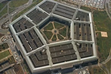 Do kho dự trữ vũ khí, khí tài quân sự suy giảm, Lầu Năm Góc phải đàm phán với các doanh nghiệp dân sự để họ sản xuất hàng quân sự. Ảnh: Getty.