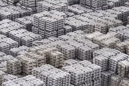 Xung đột ở Trung Đông lan rộng, các nhà máy nhôm bị tấn công, eo Hormuz bị phong tỏa khiến nguồn cung gián đoạn đẩy giá nhôm tăng mạnh. Ảnh: LTN.