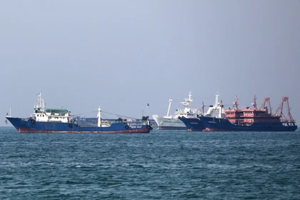 Eo biển Hormuz bị Iran tuyên bố phong tỏa, khoảng 1.000 tàu các loại hiện bị mắc kẹt trong Vịnh Ba Tư và vùng biển xung quanh. Ảnh: AFP/Guancha.