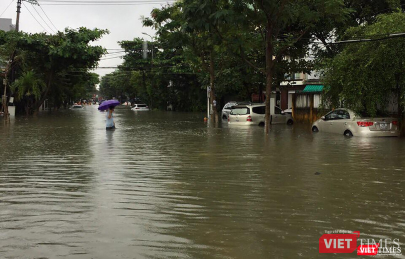Dự báo tình trạng Đà Nẵng "phố biến thành sông" sẽ còn kéo dài. (Ảnh: CTV)