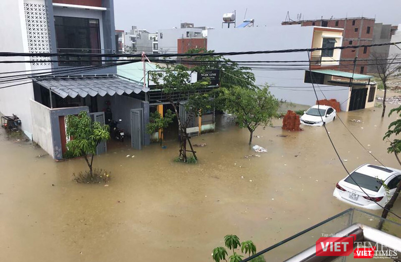 Khu đô thị mới cũng không thoát cảnh ngập úng nặng nề. (Ảnh: CTV)