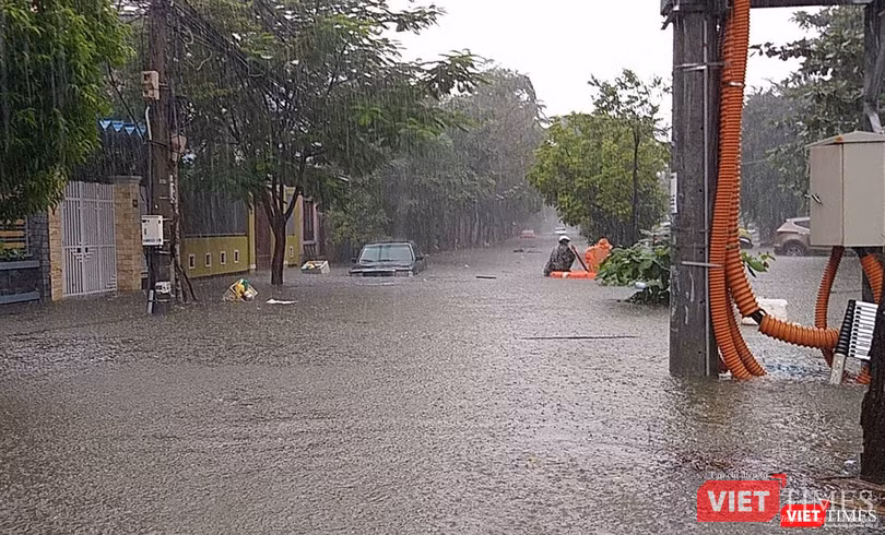 Các tuyến đường trên địa bàn phường Hòa Thuận Tây bị ngập nghiêm trọng