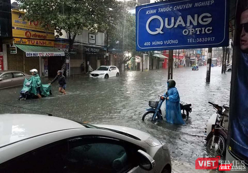 Một góc đường Hùng Vương thất thủ. (Ảnh: CTV)