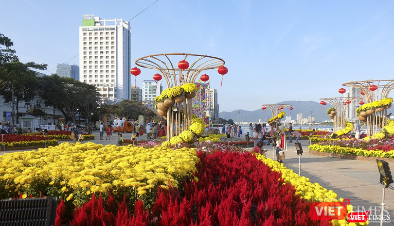 Đường hoa xuân Bạch Đằng ở Đà Nẵng