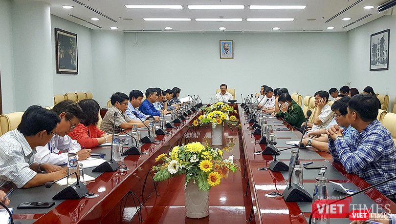 Cuộc họp khẩn về công tác phòng, chống bệnh viêm phổi cấp do virus Corona mới, do ông Huỳnh Đức Thơ - Chủ tịch UBND TP Đà Nẵng đã chủ trì trưa nay 24/1