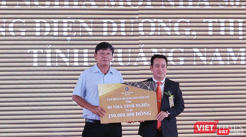 Trong khuôn khổ sự kiện, Tập đoàn Hoàng Gia Hội An trao tặng 05 căn nhà tình nghĩa cho phường Điện Dương, thị xã Điện Bàn, tỉnh Quảng Nam Trong khuôn khổ sự kiện, Tập đoàn Hoàng Gia Hội An trao tặng 05 căn nhà tình nghĩa cho phường Điện Dương, thị xã Điện Bàn, tỉnh Quảng Nam