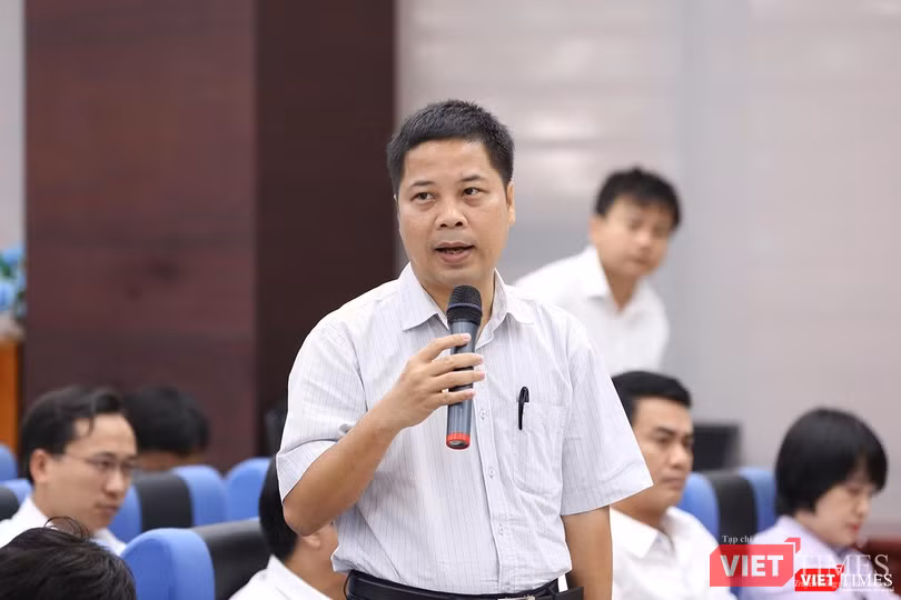 Ông Thái Ngọc Trung - Phó Giám đốc Sở Xây dựng TP Đà Nẵng trả lời câu hỏi của báo giới tại Họp báo