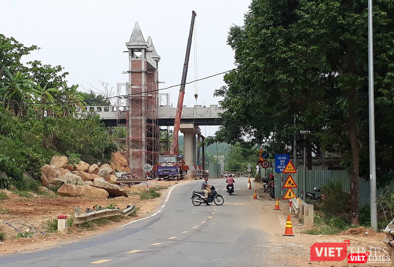 Câu cầu có vị trí tại Km16+620 trên Quốc lộ 14G, thuộc địa phận xã Hòa Phú (huyện Hòa Vang, TP Đà Nẵng) với 2 trụ cầu nằm trên hành lang an toàn giao thông đường bộ