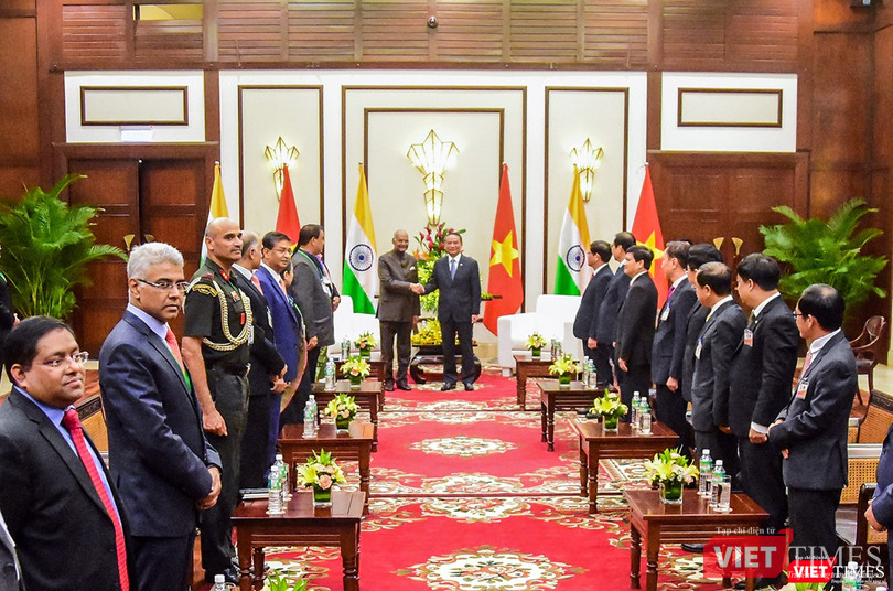 Bí thư Thành ủy Đà Nẵng Trương Quang Nghĩa cũng đã có buổi tiếp kiến Tổng thống Ấn Độ Ram Nath Kovind và phu nhân, đồng thời bày tỏ vui mừng khi Tổng thống Ấn Độ Ram Nath Kovind đến thăm Đà Nẵng. Bí thư Thành ủy Đà Nẵng Trương Quang Nghĩa cũng đã có buổi tiếp kiến Tổng thống Ấn Độ Ram Nath Kovind và phu nhân, đồng thời bày tỏ vui mừng khi Tổng thống Ấn Độ Ram Nath Kovind đến thăm Đà Nẵng.