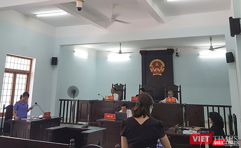 Quang cảnh phiên tòa