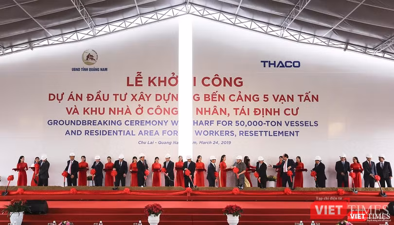 Cùng ngày, THACO cũng khởi công Dự án Đầu tư xây dựng bến cảng 5 vạn tấn và Khu nhà ở công nhân, tái định cư tại khu vực cảng biển Chu Lai. Cùng ngày, THACO cũng khởi công Dự án Đầu tư xây dựng bến cảng 5 vạn tấn và Khu nhà ở công nhân, tái định cư tại khu vực cảng biển Chu Lai.