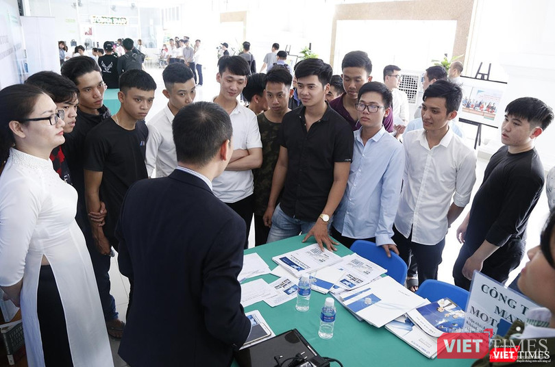 Và gần 200 sinh viên được ký hợp đồng tiếp nhận học tập và làm việc ở Nhật Bản