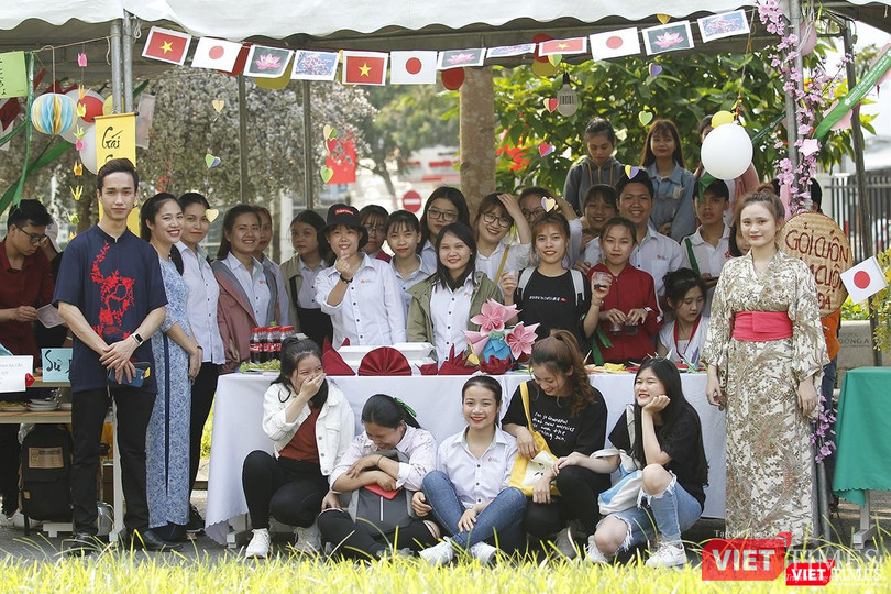 Gian hàng nghệ thuật gấp giấy Nhật Bản