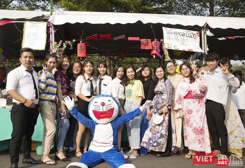 Một góc không gian ẩm thực Việt của các banj sinh viên trong khuôn khổ Lễ hội