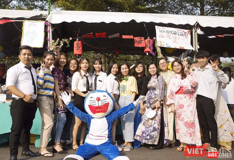 Một góc không gian ẩm thực Việt của các banj sinh viên trong khuôn khổ Lễ hội